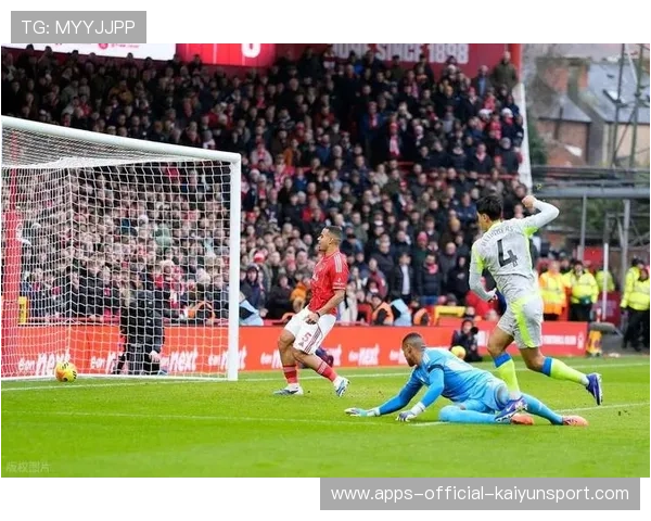 球队在比赛中形成强大的替补火力成为优势，足球比赛时替补队员应从什么处入场